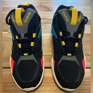 Reebok classic Aztrek Women’s Casual Classic Retro Gym running shoe Sz 9 sneaker